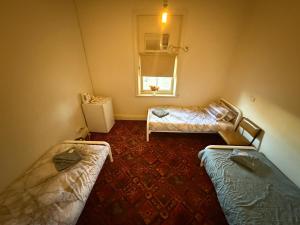 a room with two beds and a window at The Copley Hotel in Copley