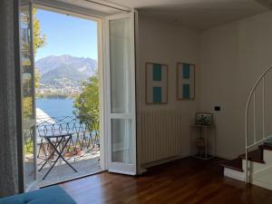 an open door to a balcony with a view of the water at La finestra sul lago in Malgrate