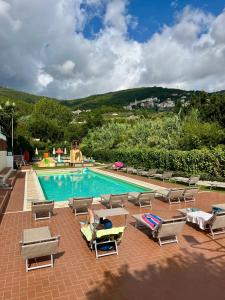 Swimmingpoolen hos eller tæt på GlampChalet 5 Persone Pool&Parking-Pietra Ligure