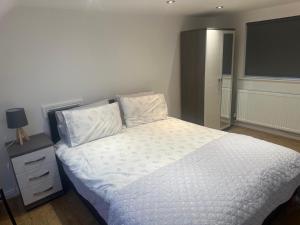 Ένα ή περισσότερα κρεβάτια σε δωμάτιο στο Solihull home