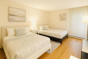 Postel nebo postele na pokoji v ubytování Sunny Venice 2BR - Steps 7 Min to Beach - Huge Pool & Gym + 11 fotografií