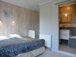 Postel nebo postele na pokoji v ubytování Group Villa with Sauna
