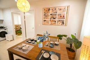 a dining room table with plates and bowls on it at wonjong stay 101 김포공항 in Pakkosi +18 photos
