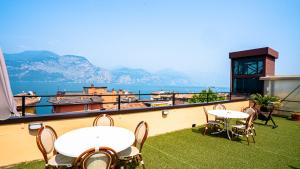 Imagem da galeria de Hotel Sorriso em Brenzone sul Garda