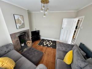 Imagen de la galería de Cosy 2 Bedroom Home with Parking near City Centre, en Swansea