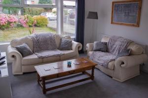 Χώρος καθιστικού στο Swansea 3 Bedroom Home with Parking & Garden