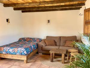 Ruang duduk di Camping Almocita-Alpujarra
