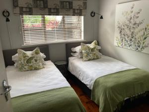 En eller flere senge i et værelse på Bazley Heights + 8 billeder