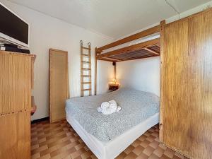 a bedroom with two bunk beds and a television at Le Sciurus - Studio avec terrasse - Parking in Font Romeu Odeillo Via