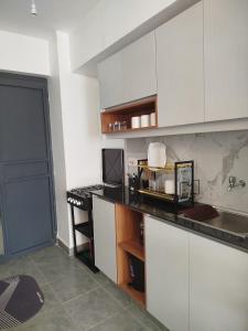 Η κουζίνα ή μικρή κουζίνα στο Comfort Homes