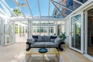 a living room with a couch in a conservatory at Contractor Stay Sanibel 5BR LongTerm Ready in Hawarden