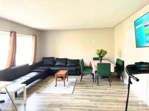 Φωτογραφία από το άλμπουμ του Flowealth Suites - Private Rooms Near West Edmonton Mall στο Έντμοντον +49 φωτογραφίες