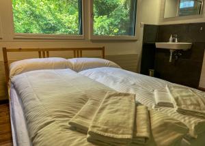 Gallery image of Seepanorama Güetital in Faulensee +16 photos