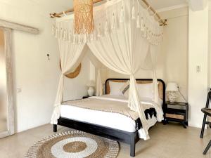 Ένα ή περισσότερα κρεβάτια σε δωμάτιο στο Hot Stone Club Ubud