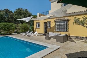 Bazén v ubytování Chalet Independiete Con Piscina nebo v jeho okolí