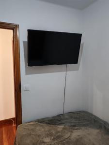 Televisyen dan/atau pusat hiburan di D&L piso compartido