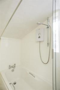 Koupelna v ubytování Rose Cottage