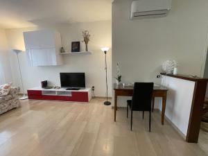 TV a/nebo společenská místnost v ubytování Giovigemini Apartment