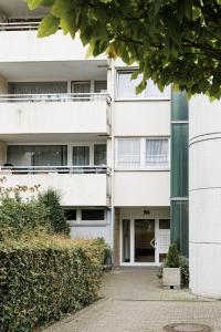 an external view of an apartment building at Apartment Flora gemütlich und zentral in Mönchengladbach in Mönchengladbach