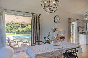 Πισίνα στο ή κοντά στο Villa La Marine