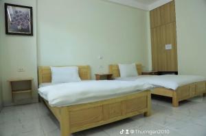 Postel nebo postele na pokoji v ubytování Than Uyên hotel