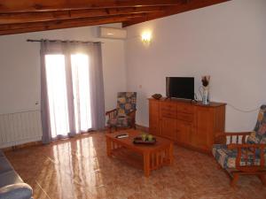 TV a/nebo společenská místnost v ubytování PENSION SAN CRISTOBAL cerca de Cuenca
