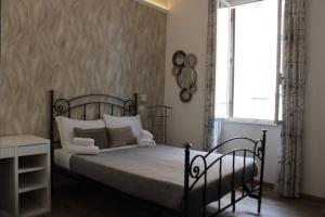 a bedroom with a bed and a window at Rooms Piramide in Rome