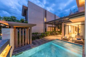 Swimmingpoolen hos eller tæt på Green Garden villa