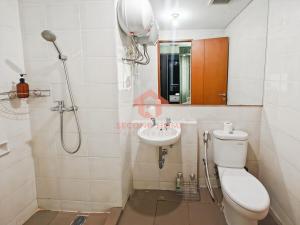 Ένα μπάνιο στο Best View 1BR Baywalk Condo Pool Gym, Wi-Fi +19 φωτογραφίες