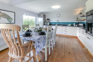 Kuchyň nebo kuchyňský kout v ubytování 4 Bed in St Ives oc-c33008 + 16 fotografií