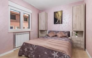 Postel nebo postele na pokoji v ubytování Stunning Home In Bibici