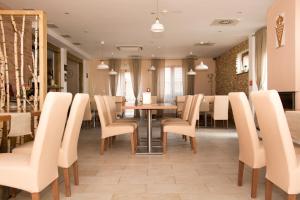 a dining room with a table and chairs at Penzión u Vinára in Veľký Krtíš