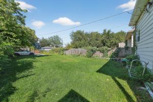 Κήπος έξω από το Chicago Getaway with Pool Table & Modern Comfort home