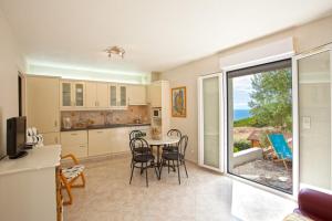 Η κουζίνα ή μικρή κουζίνα στο Casa Le Sureau