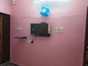 Телевизор и/или развлекательный центр в Arumugam Residency