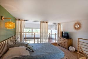 Postel nebo postele na pokoji v ubytování Les Lauriers Roses