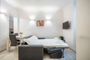 a room with a bed and a table and chairs at Firenze Center - 5min to Duomo, Station - Wifi and AC in Florence