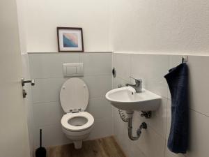 Ένα μπάνιο στο Blunest Apartment 1 +6 φωτογραφίες