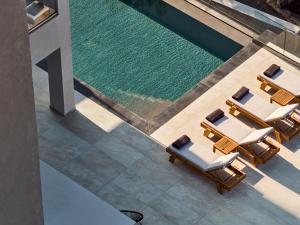 Kolam renang di atau dekat dengan Nomia Villa, a Quintessential Beachside Retreat, by ThinkVilla +35 gambar