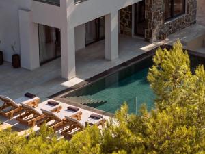 Kolam renang di atau dekat dengan Nomia Villa, a Quintessential Beachside Retreat, by ThinkVilla