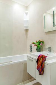 Ванная комната в Madison Hill - White Hill House 1 - 1 bedroom flat +45 фотографий