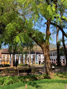 a park with a bench in front of a building at Rua D in Mariana