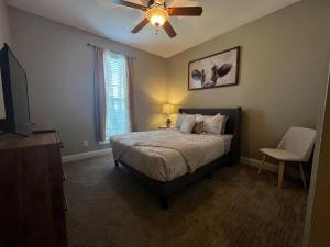 a bedroom with a bed and a ceiling fan at Hahira 3-Bedroom Home near Wild Adventures, Sleeps 12 in Hahira