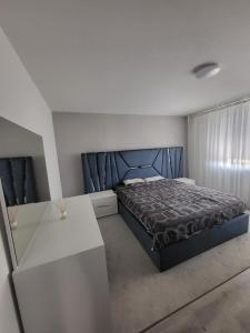 Una cama o camas en una habitación de 5,5 pc apartment, garden but Pool only upon request