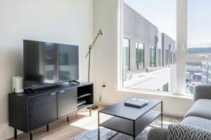 米尔布雷Blueground Ingold - Milldale pool nr Bay Park SFO-1898的相册照片