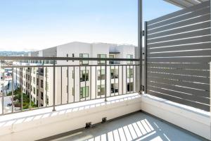 米尔布雷Blueground Ingold - Milldale pool nr Bay Park SFO-1898的相册照片