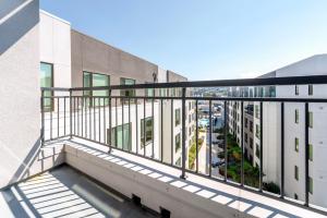 米尔布雷Blueground Ingold - Milldale pool nr Bay Park SFO-1898的相册照片