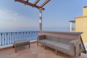 Μπαλκόνι ή βεράντα στο Luxury Villa Pembe Palheiro Village by Holiday Rental Madeira +46 φωτογραφίες