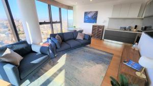 Η κουζίνα ή μικρή κουζίνα στο Sky-high South Yarra luxury 2 bed sleeping up to 4