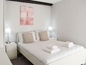 Un pat sau paturi într-o cameră la Beck Cottage